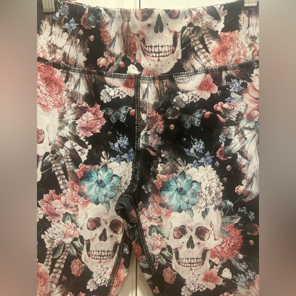 Evolution and Creation Floral Skull Design Capri Leggings - Picture 2 of 9